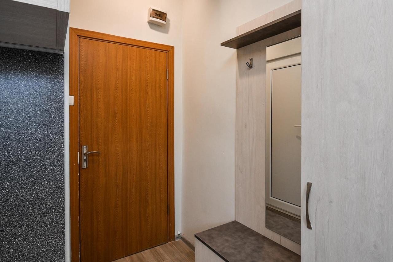 Small Studio On Budget In The Heart Of City Varna Bagian luar foto